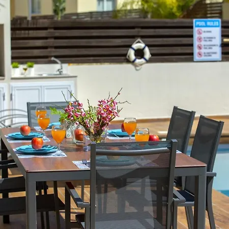 Villa Tsokkos Luxury *